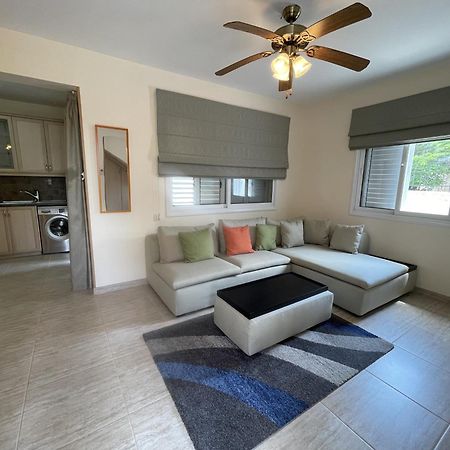 Nerina Apartment Пафос Екстериор снимка