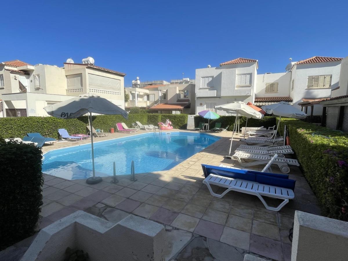 Nerina Apartment Пафос Екстериор снимка