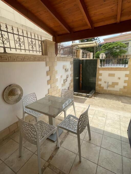 Nerina Apartment Пафос Екстериор снимка