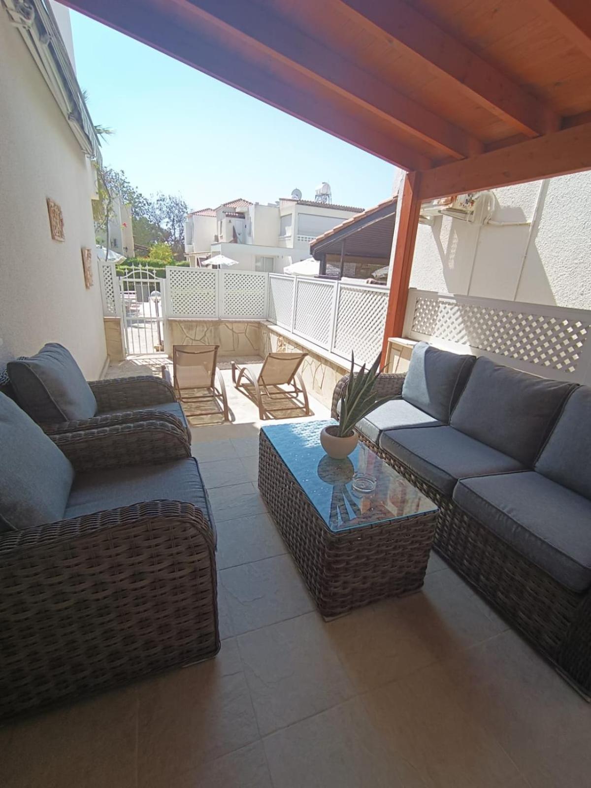 Nerina Apartment Пафос Екстериор снимка
